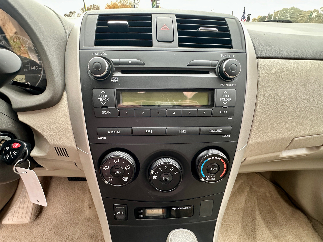 Toyota Corolla 4dr Sdn LE Auto 2010