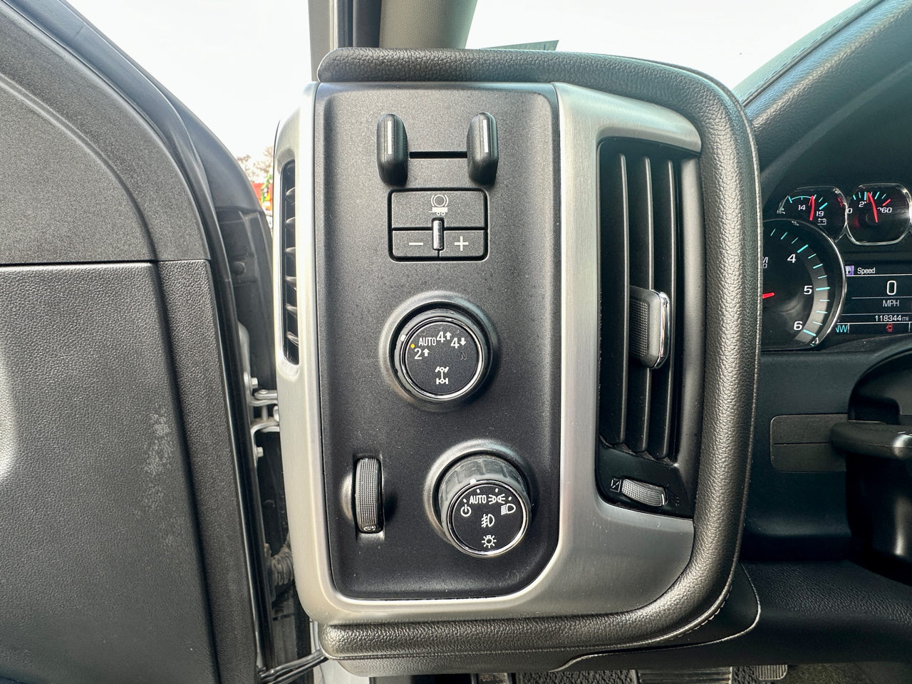 GMC 1500 Reg Cab 117.5" 4WD 2017