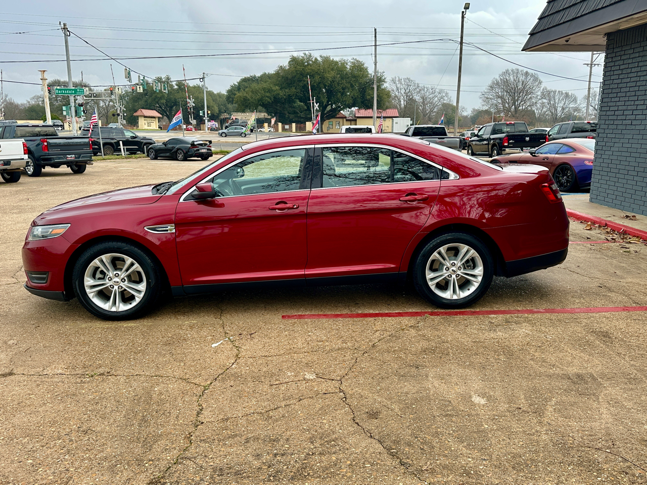 Ford Taurus 4dr Sdn SEL 2017