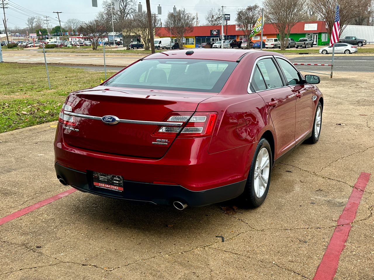 Ford Taurus 4dr Sdn SEL 2017