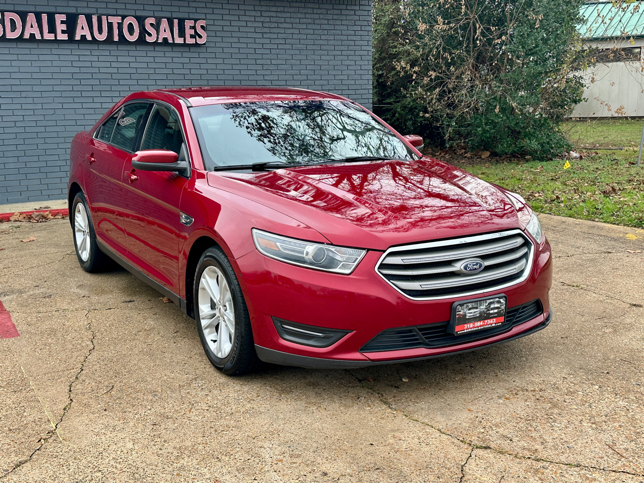 Ford Taurus 4dr Sdn SEL 2017