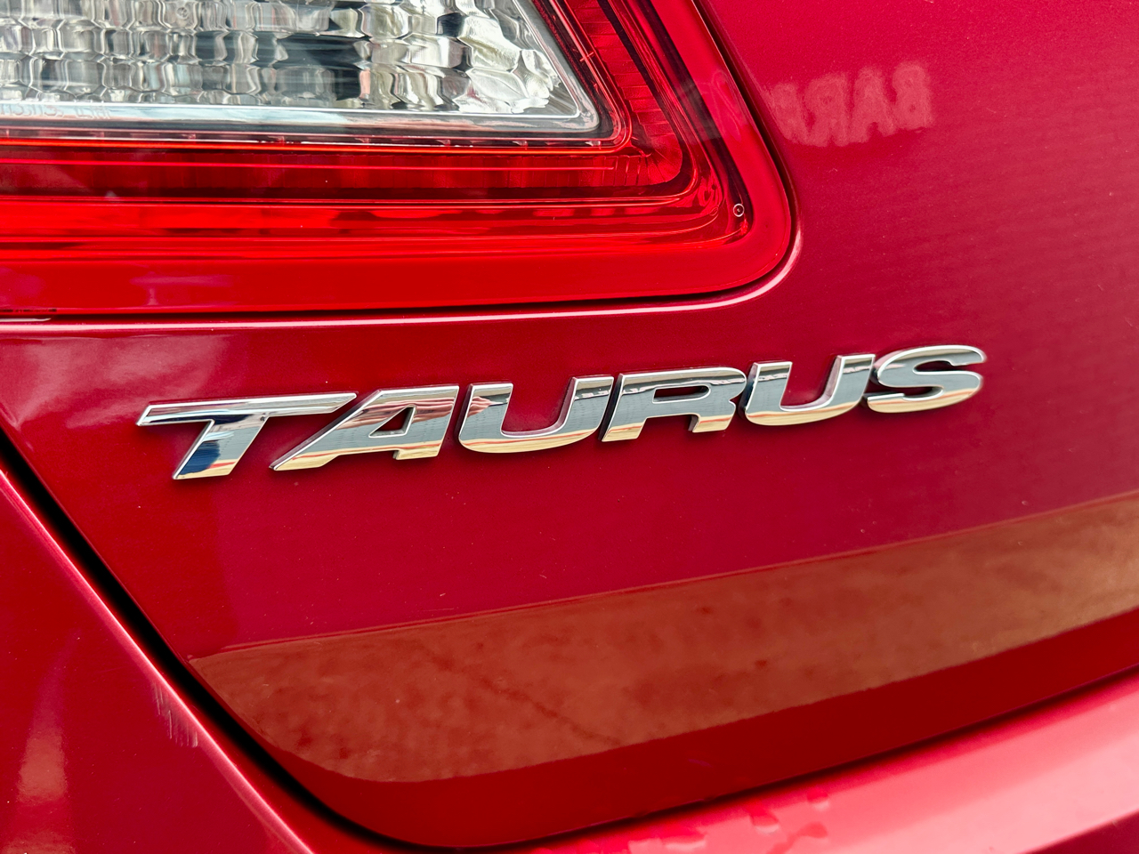 Ford Taurus 4dr Sdn SEL 2017