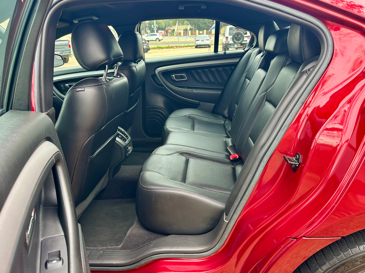 Ford Taurus 4dr Sdn SEL 2017