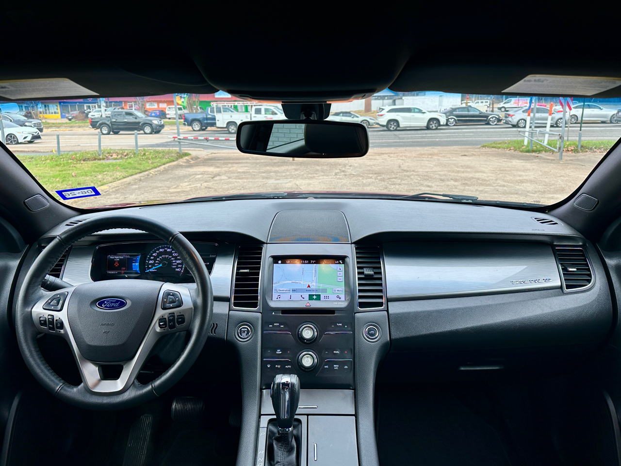 Ford Taurus 4dr Sdn SEL 2017