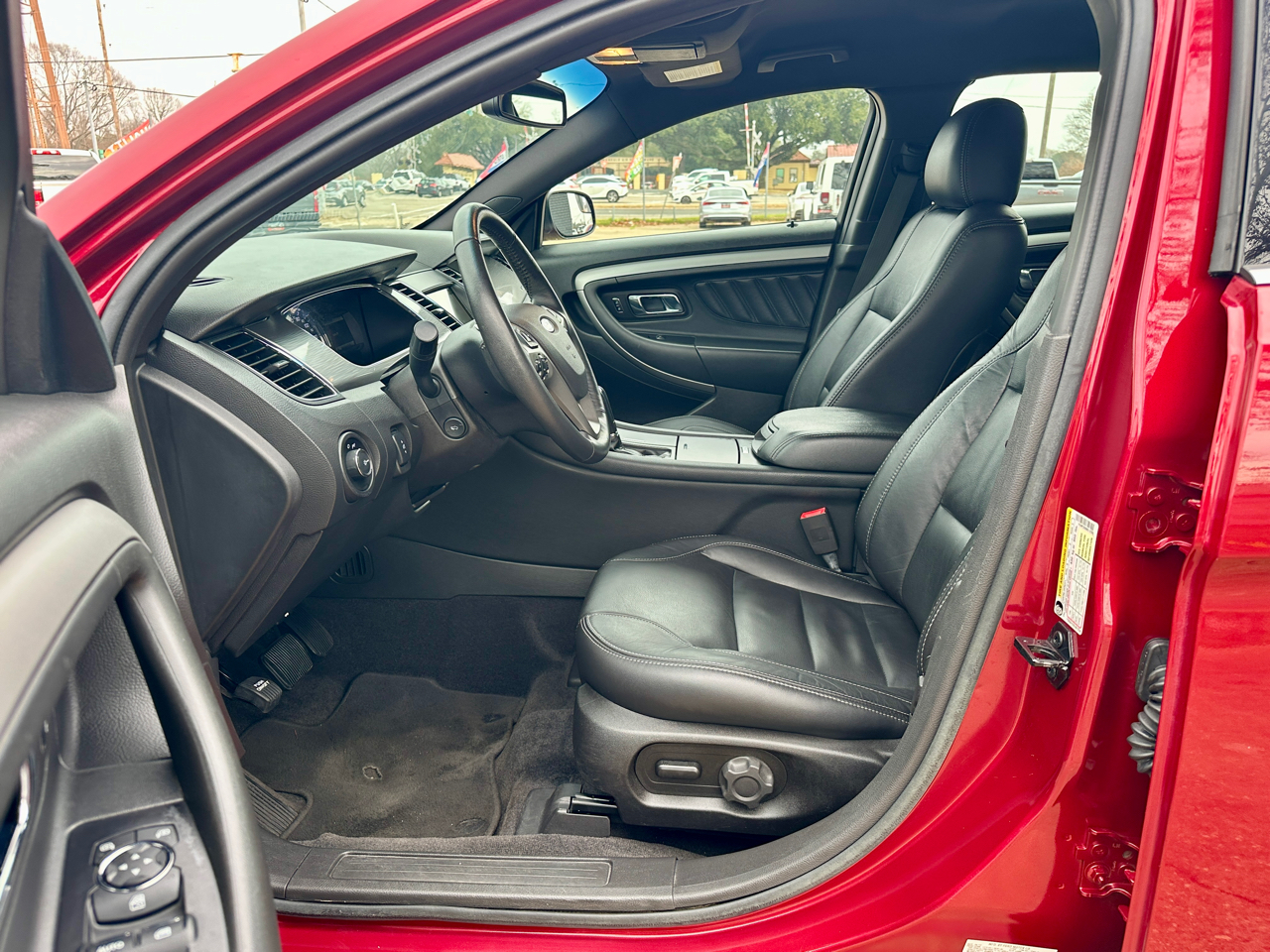 Ford Taurus 4dr Sdn SEL 2017