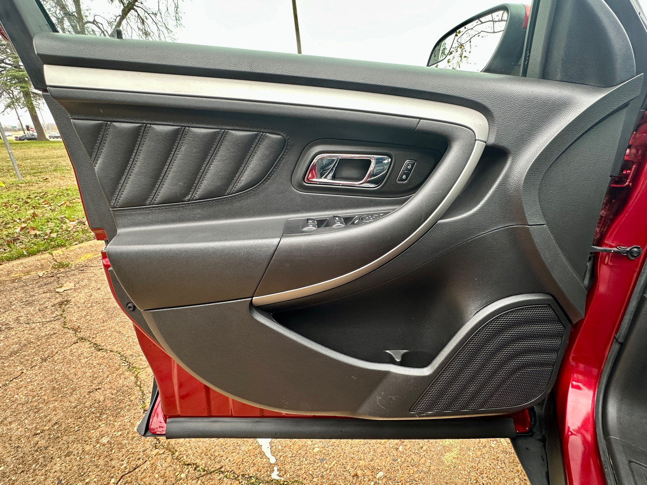 Ford Taurus 4dr Sdn SEL 2017