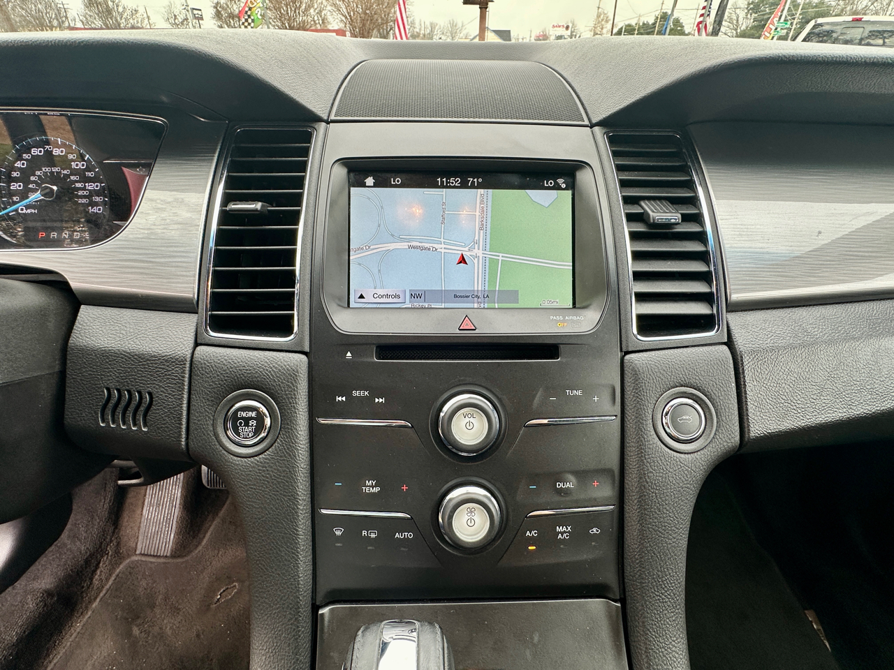 Ford Taurus 4dr Sdn SEL 2017