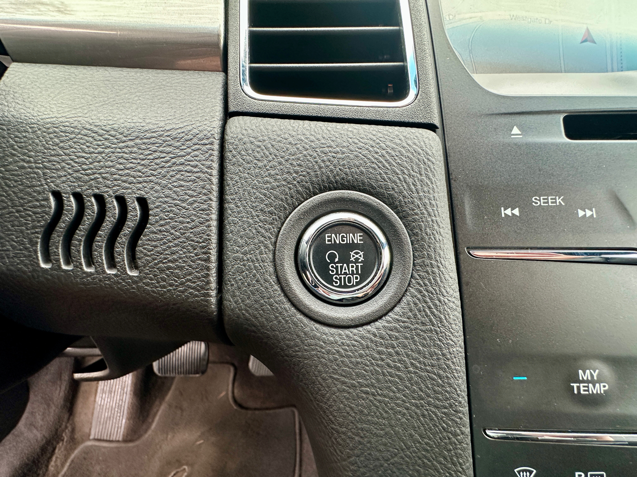 Ford Taurus 4dr Sdn SEL 2017