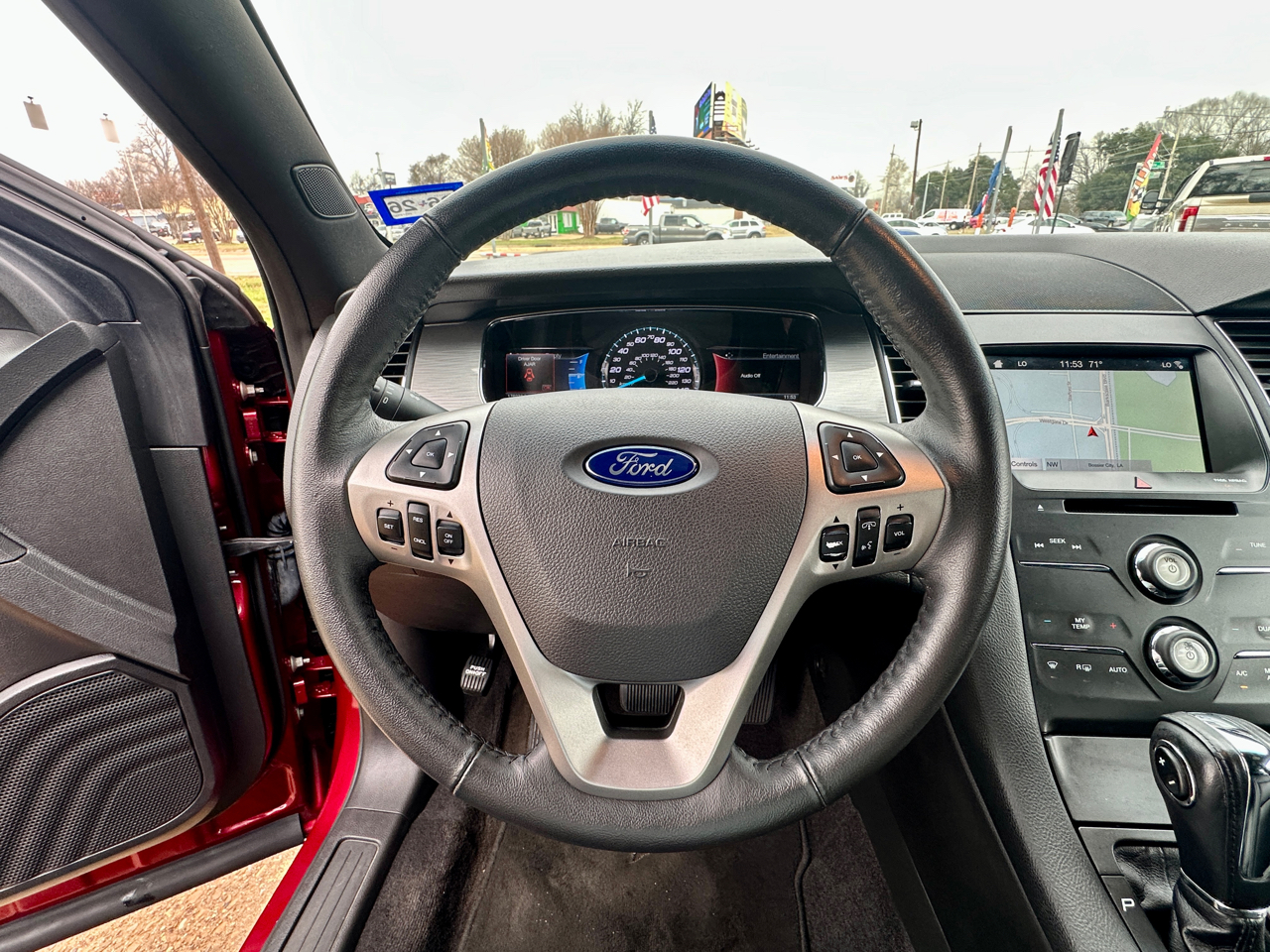 Ford Taurus 4dr Sdn SEL 2017