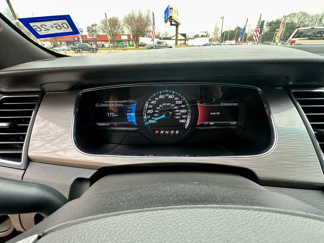 Ford Taurus 4dr Sdn SEL 2017