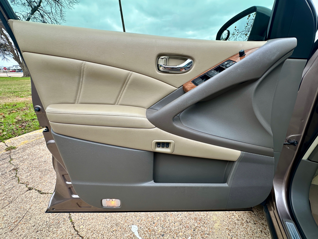 Nissan Murano AWD 4dr LE 2011