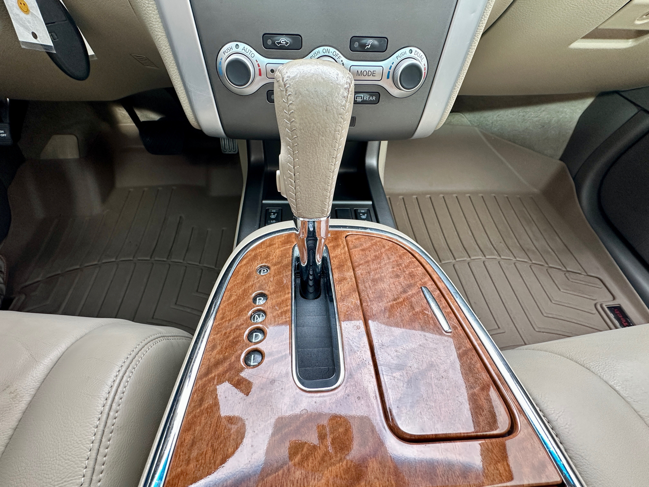 Nissan Murano AWD 4dr LE 2011