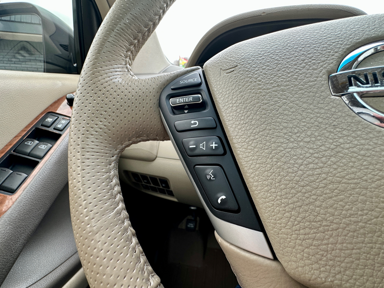 Nissan Murano AWD 4dr LE 2011