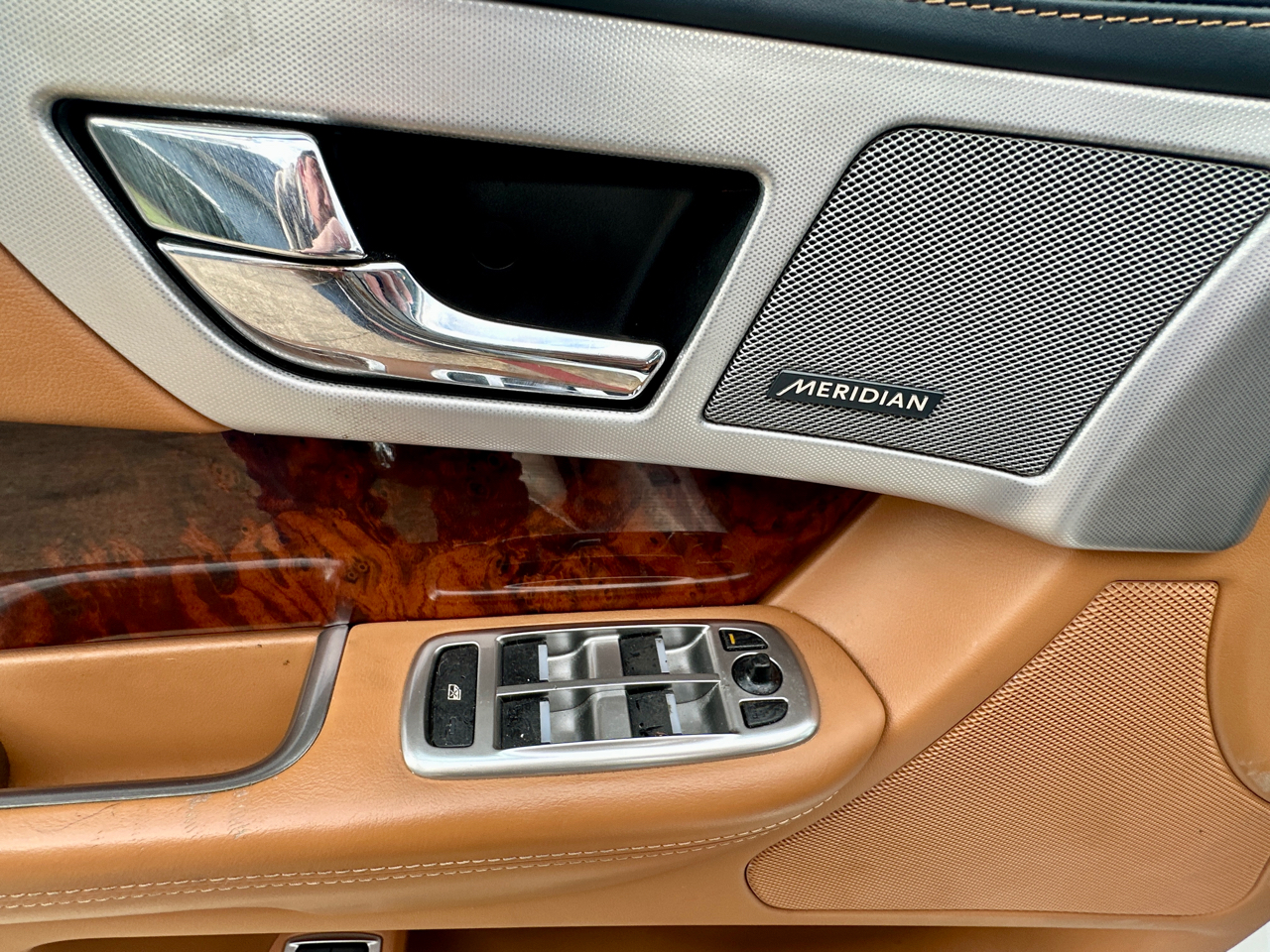 Jaguar XF 4dr Sdn Luxury 2013