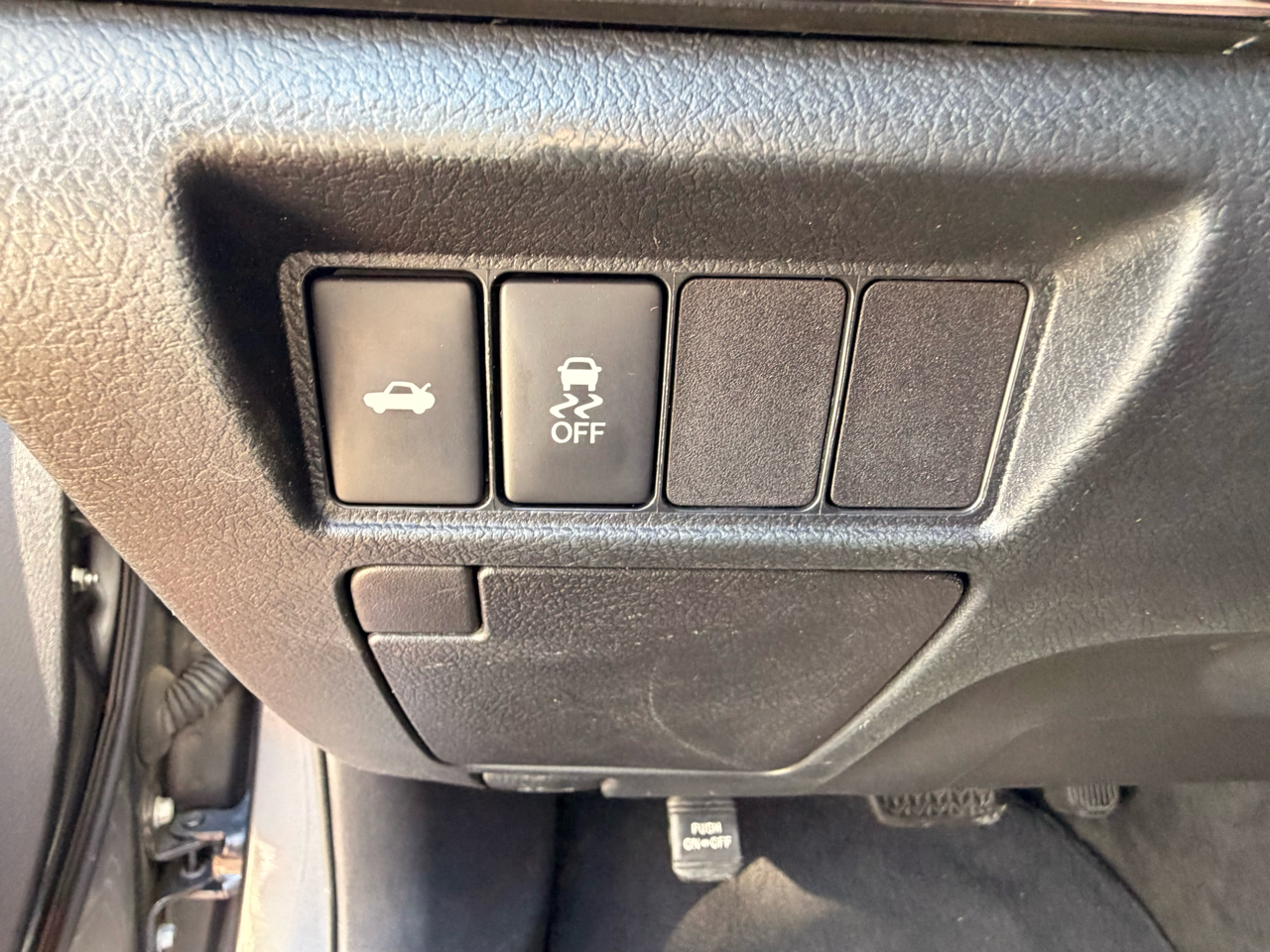 Toyota Avalon 4dr Sdn Limited (Natl) 2013