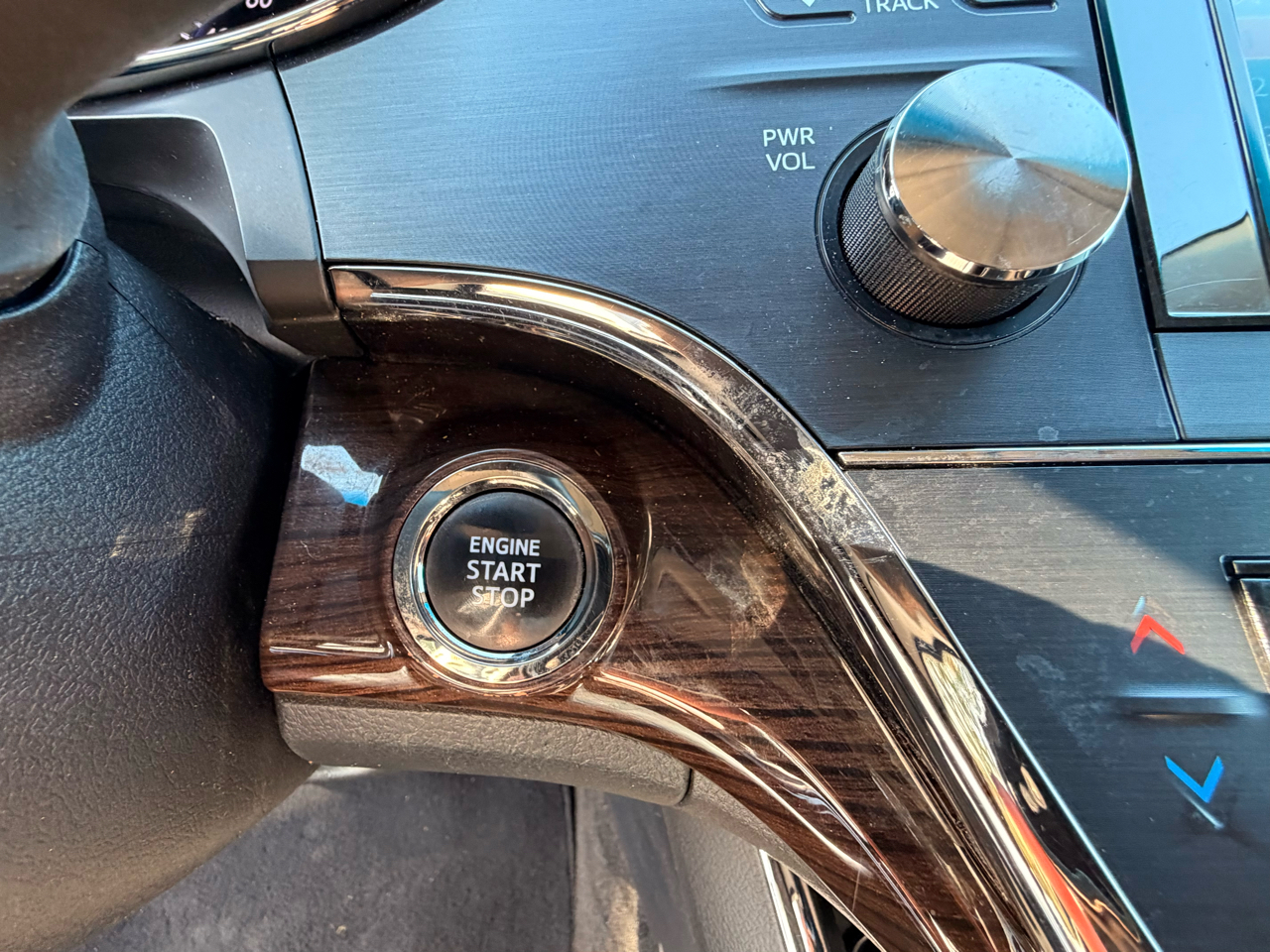 Toyota Avalon 4dr Sdn Limited (Natl) 2013