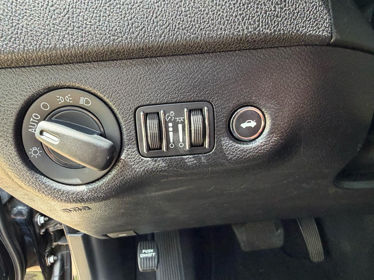 Dodge Charger 4dr Sdn SXT RWD 2021