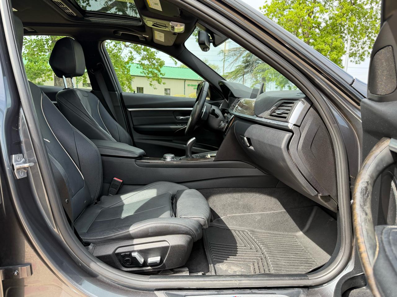 BMW 3-Series 330i 4D Sedan 2017