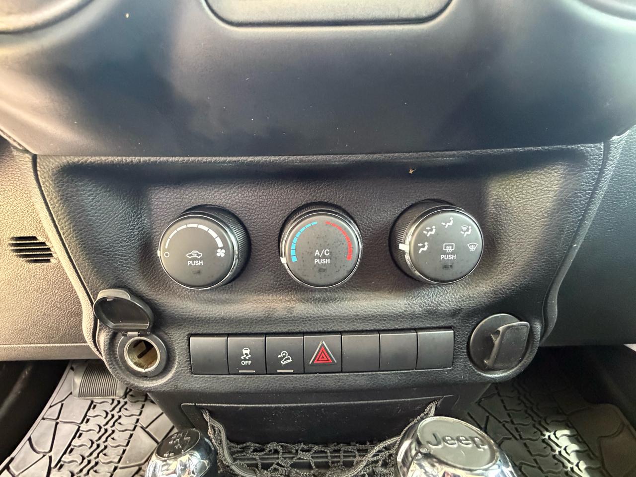 Jeep Wrangler Sahara Unlimited 2012