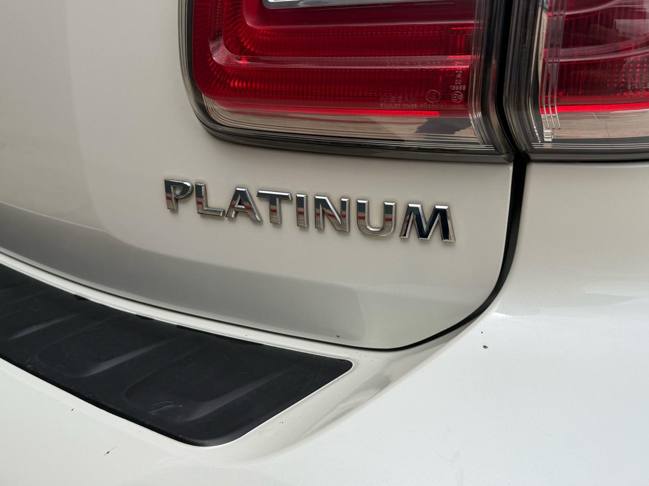 Nissan Armada 2WD 4dr Platinum 2017