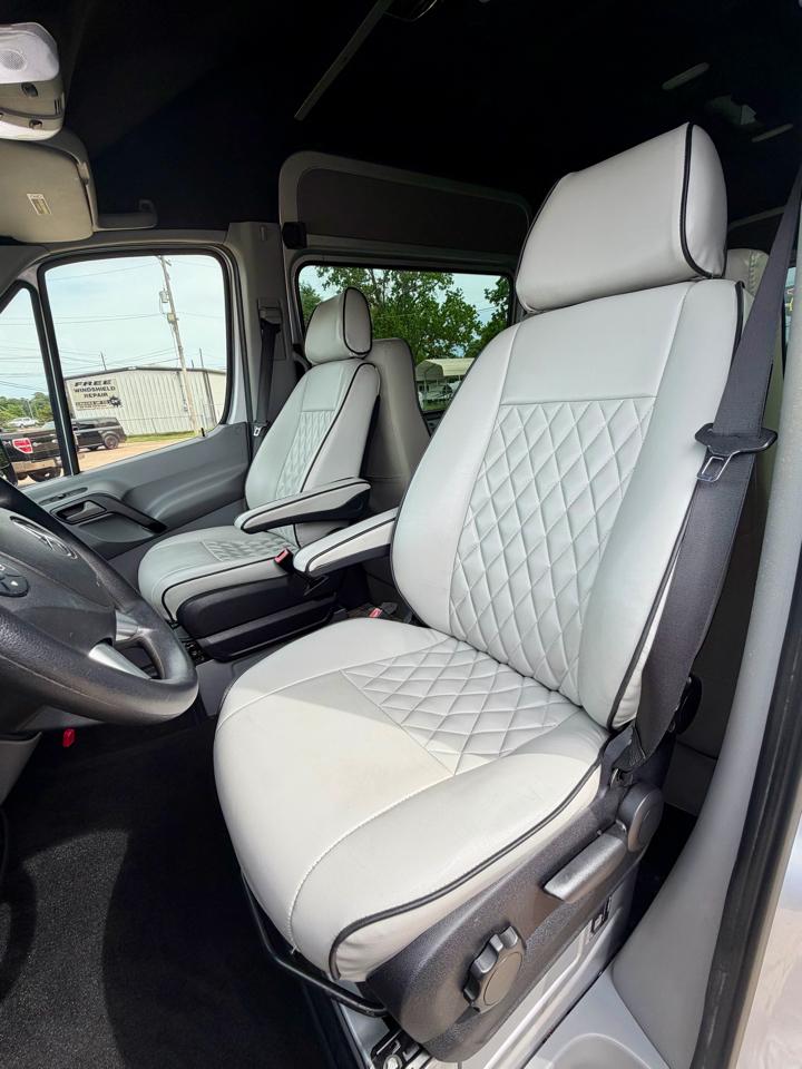 Mercedes-Benz Sprinter 2500 Passenger Van 144-in. WB 2016