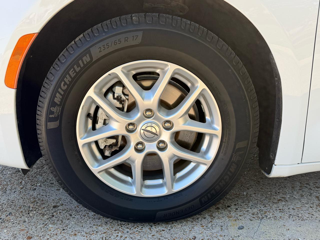 Chrysler Pacifica Limited FWD 2021