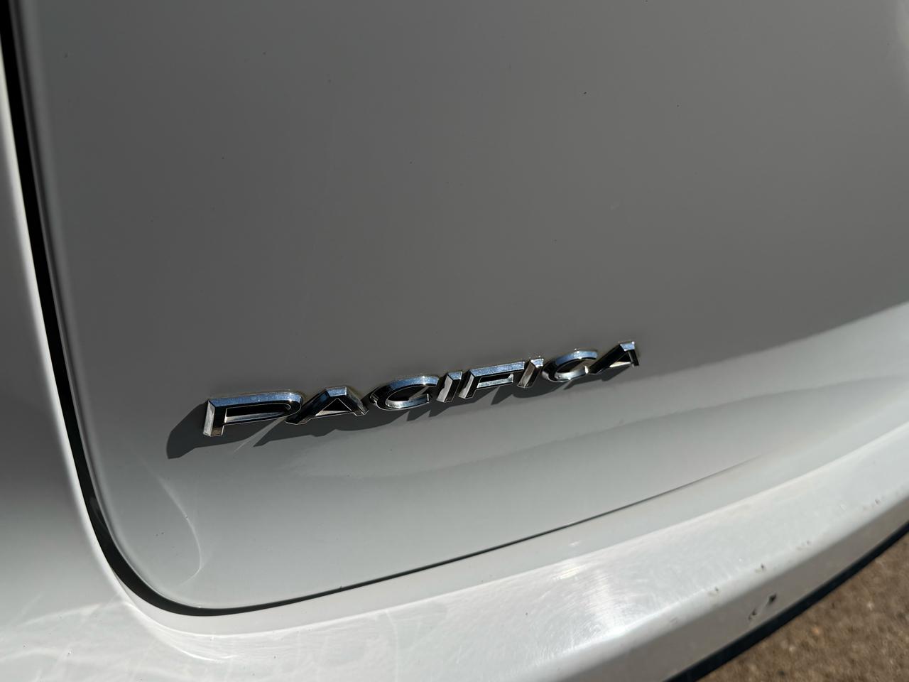 Chrysler Pacifica Limited FWD 2021