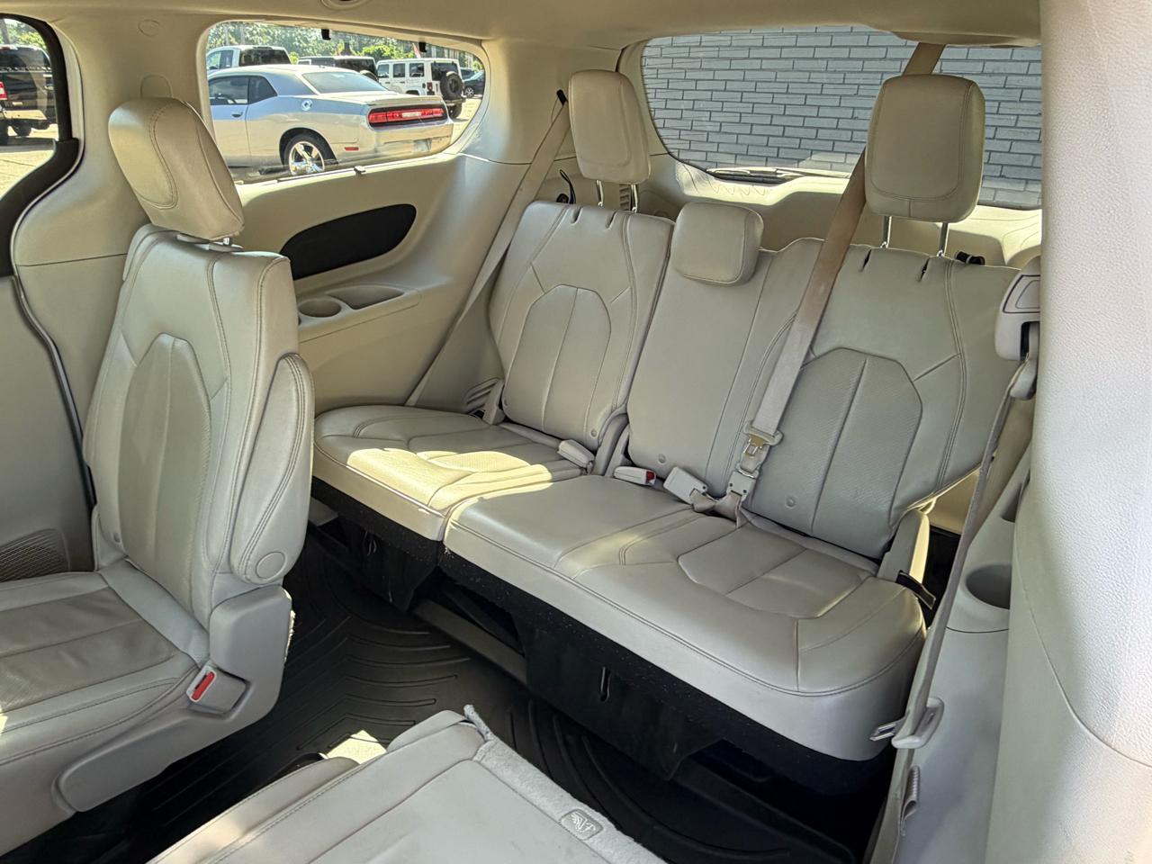 Chrysler Pacifica Limited FWD 2021