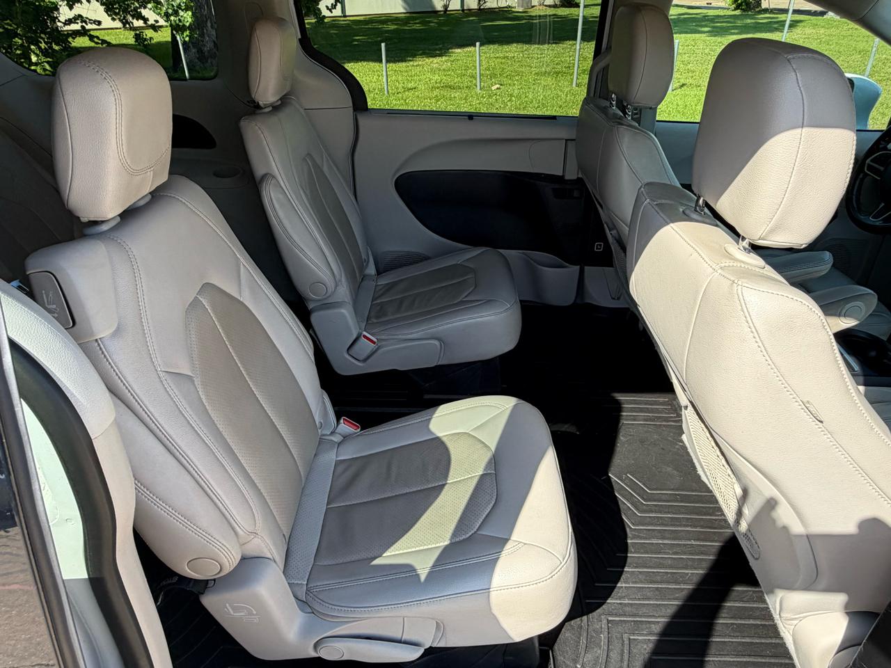Chrysler Pacifica Limited FWD 2021