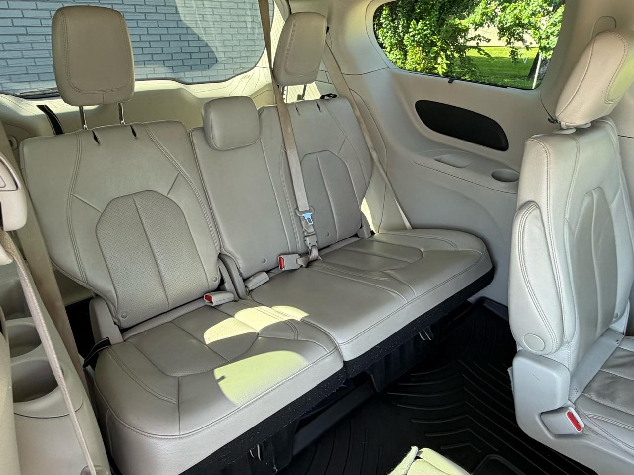 Chrysler Pacifica Limited FWD 2021