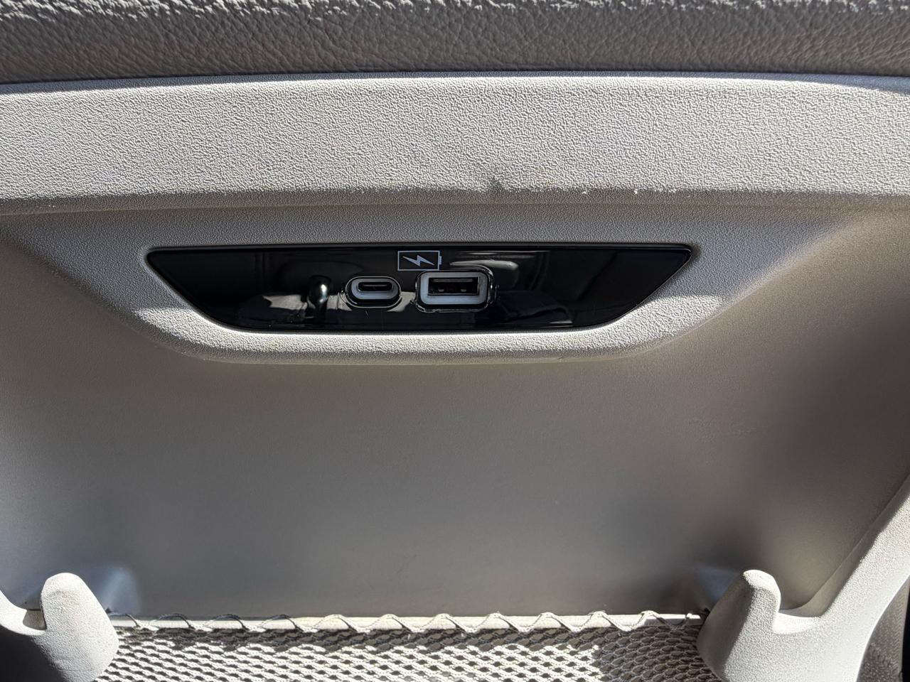 Chrysler Pacifica Limited FWD 2021
