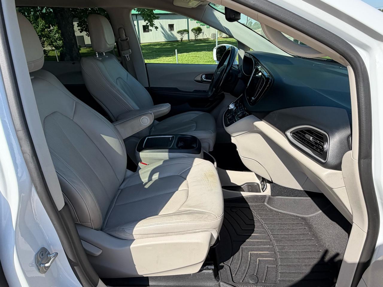 Chrysler Pacifica Limited FWD 2021