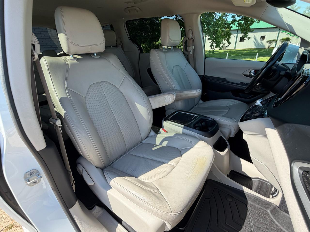 Chrysler Pacifica Limited FWD 2021
