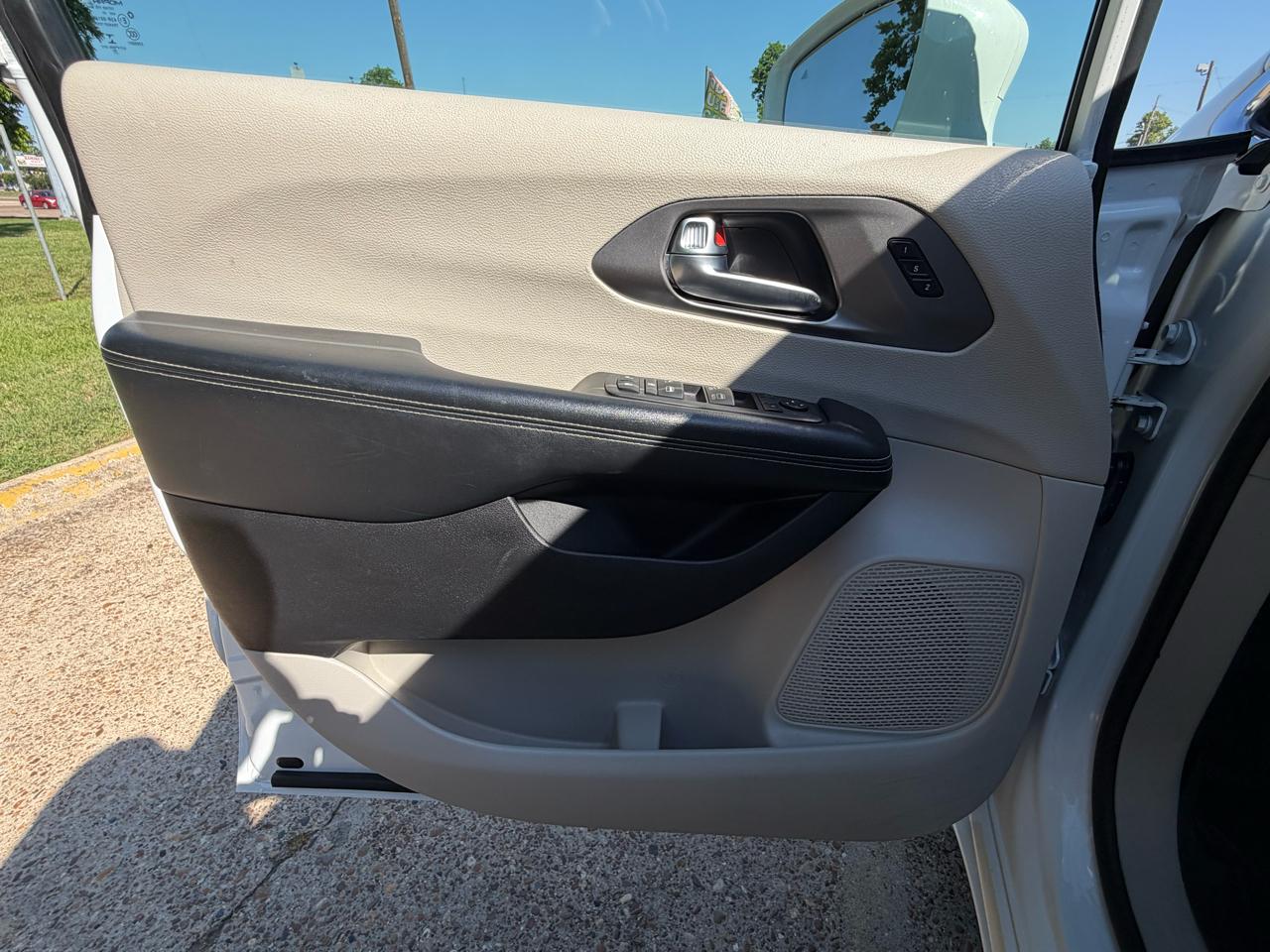 Chrysler Pacifica Limited FWD 2021