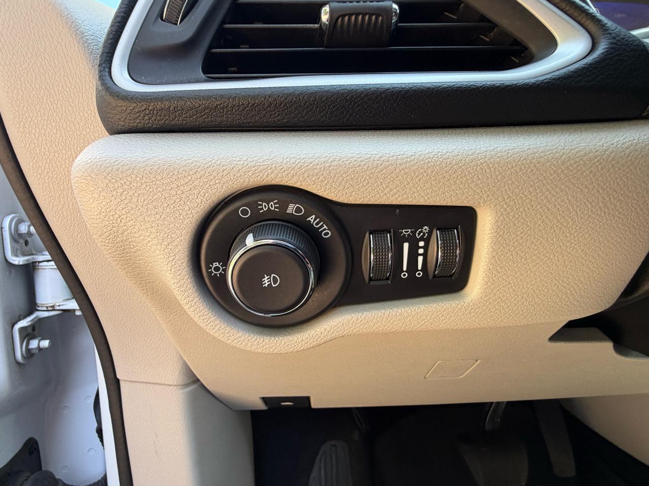 Chrysler Pacifica Limited FWD 2021