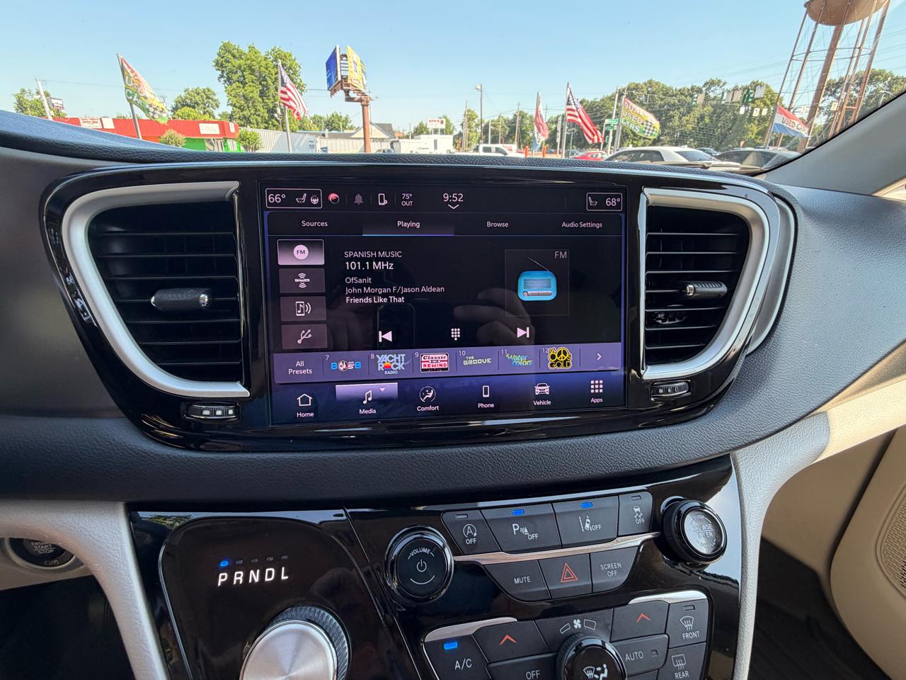 Chrysler Pacifica Limited FWD 2021