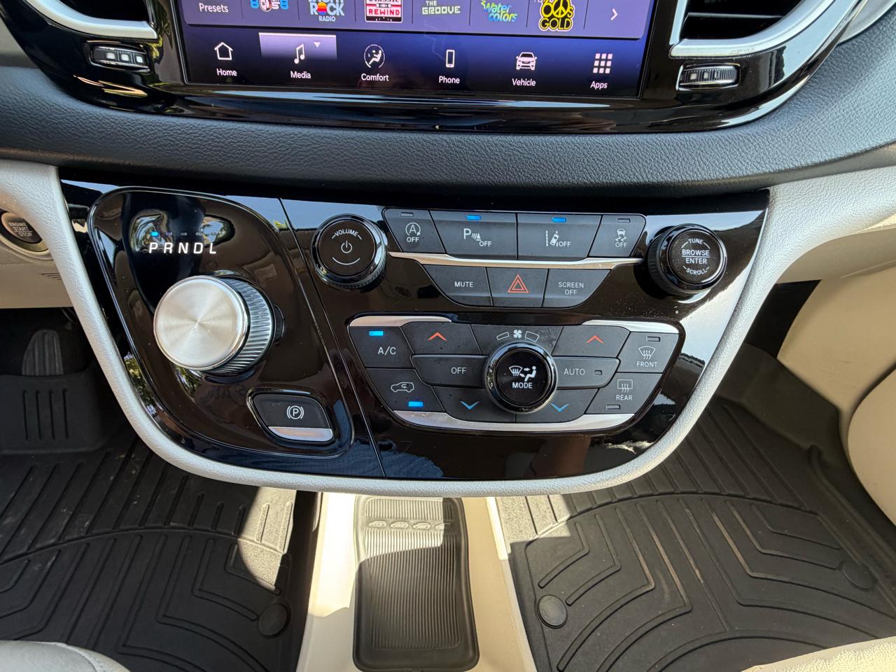 Chrysler Pacifica Limited FWD 2021