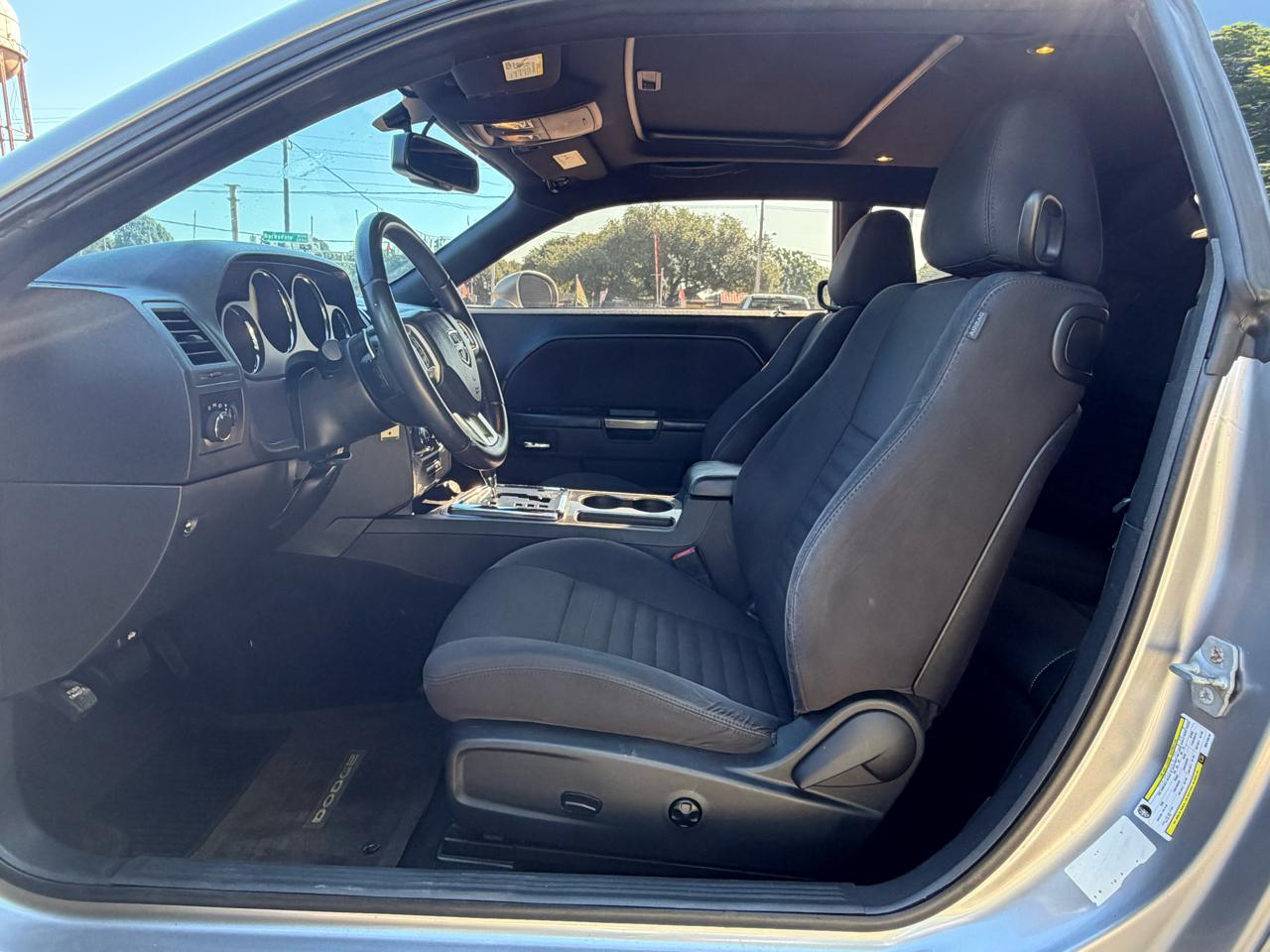 Dodge Challenger Base 2014