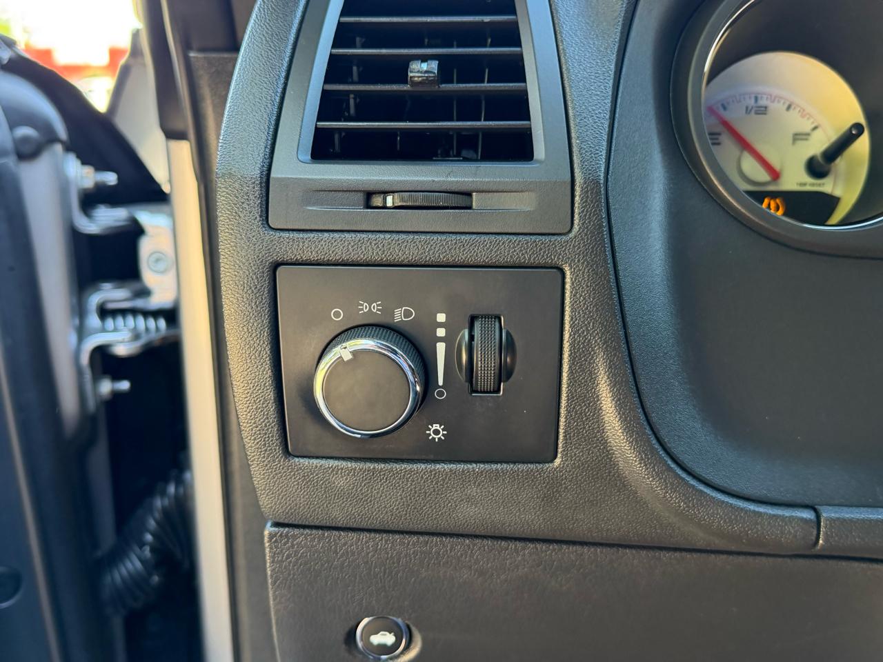 Dodge Challenger Base 2014