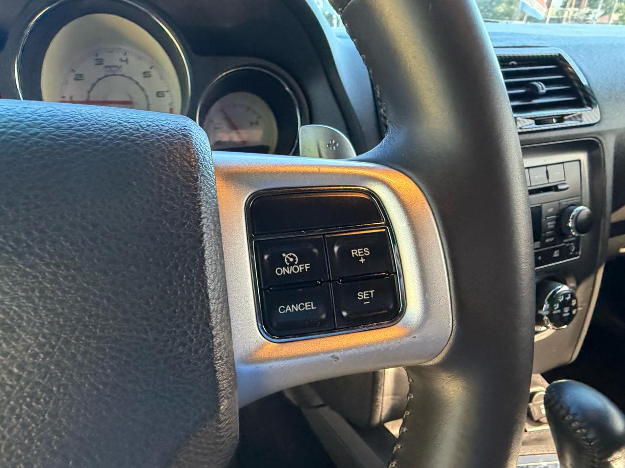 Dodge Challenger Base 2014
