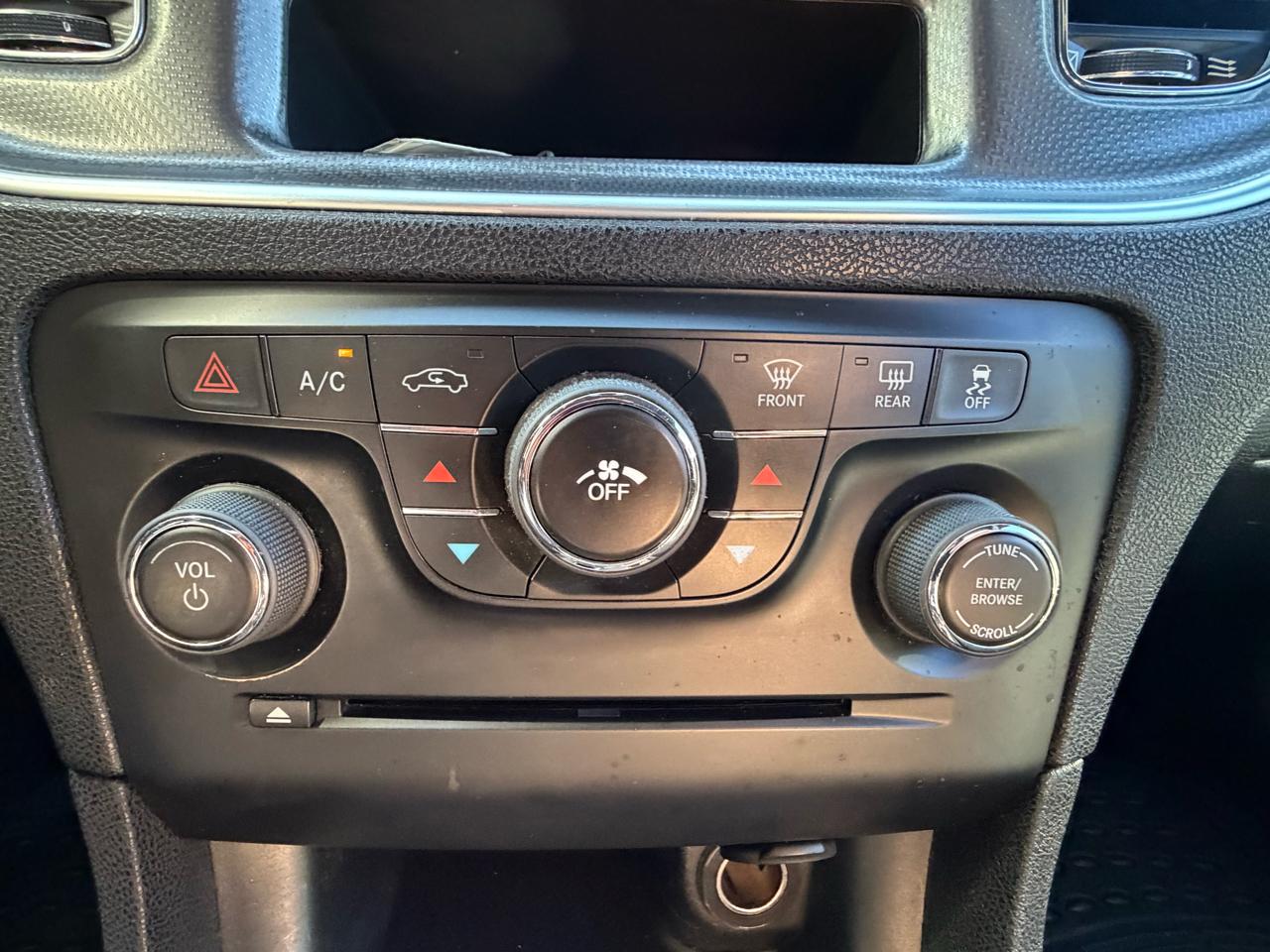 Dodge Charger 4dr Sdn SXT Plus RWD 2014