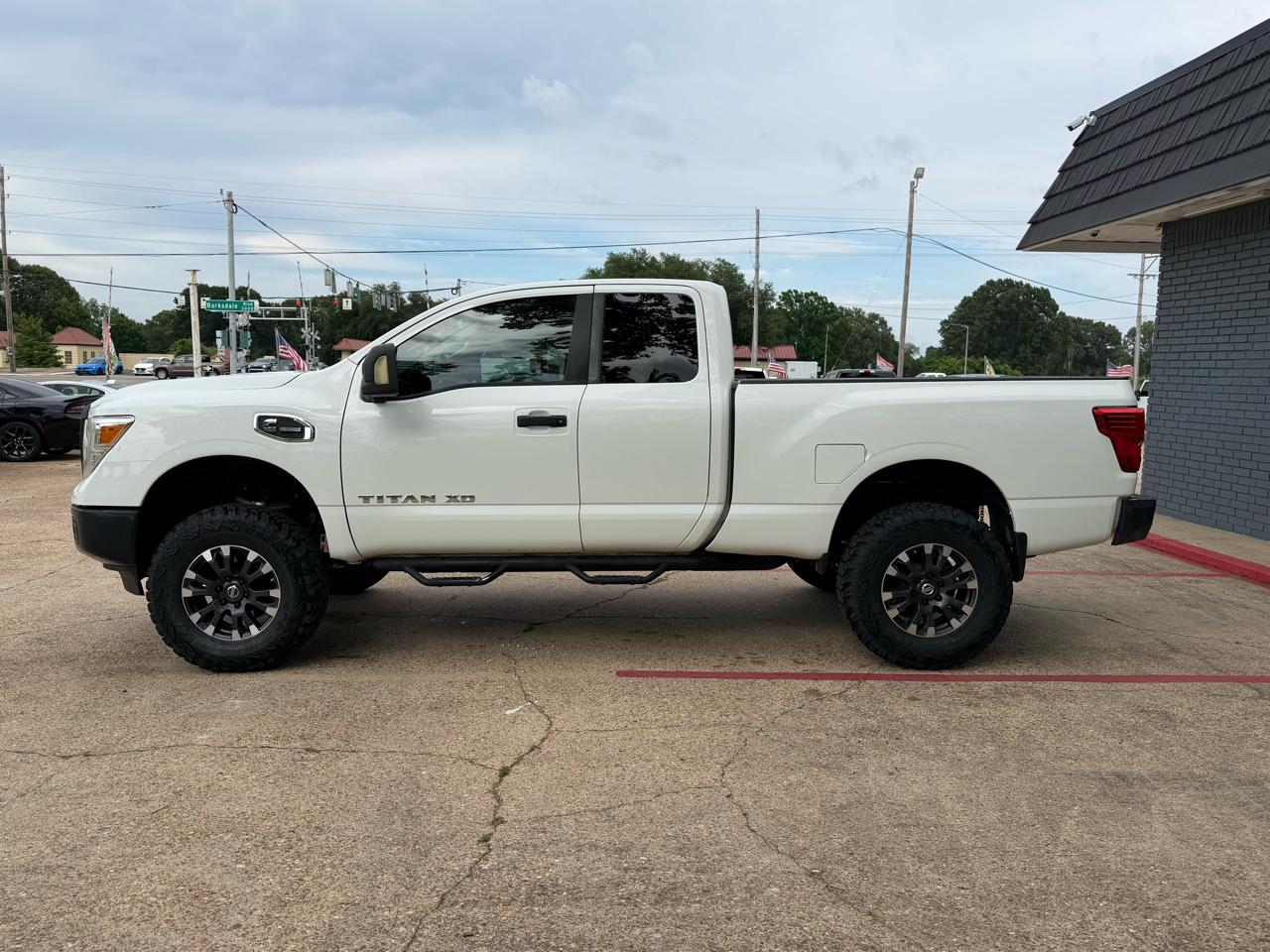 Nissan Titan XD 4WD Crew Cab SL Diesel 2017