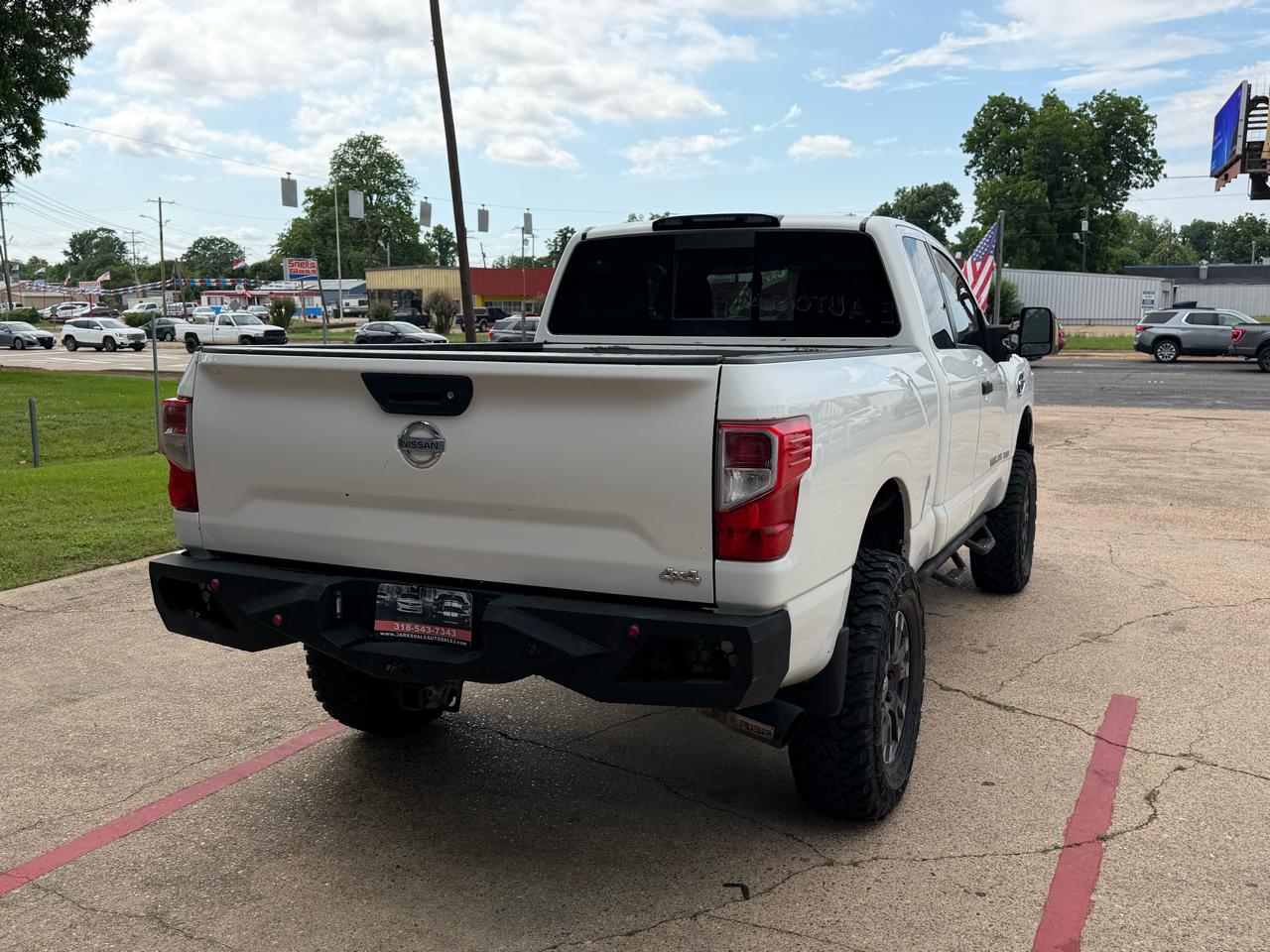 Nissan Titan XD 4WD Crew Cab SL Diesel 2017