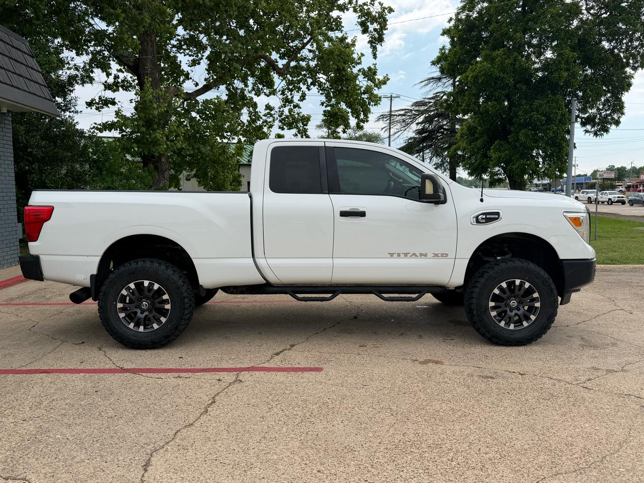 Nissan Titan XD 4WD Crew Cab SL Diesel 2017