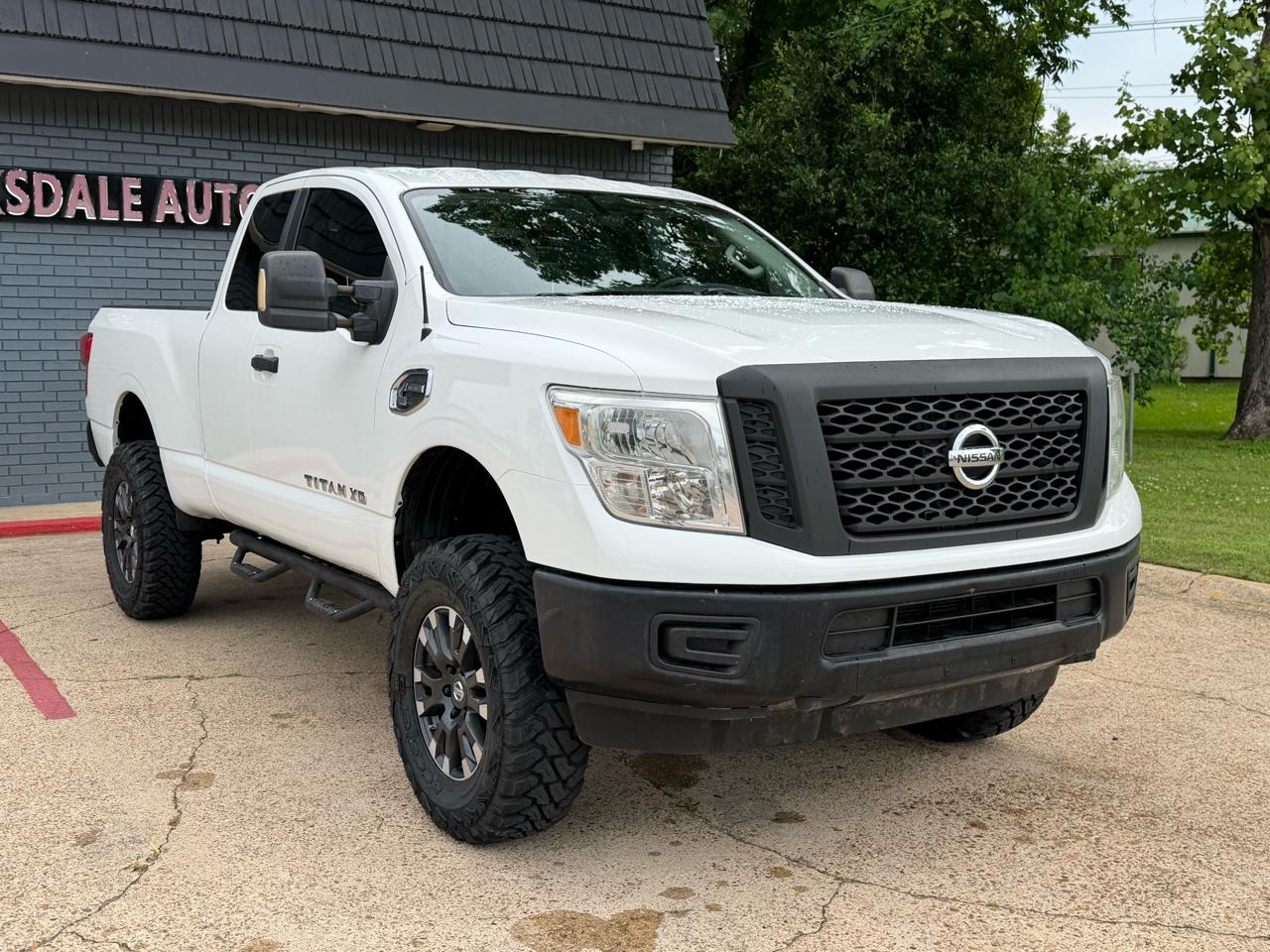 Nissan Titan XD 4WD Crew Cab SL Diesel 2017