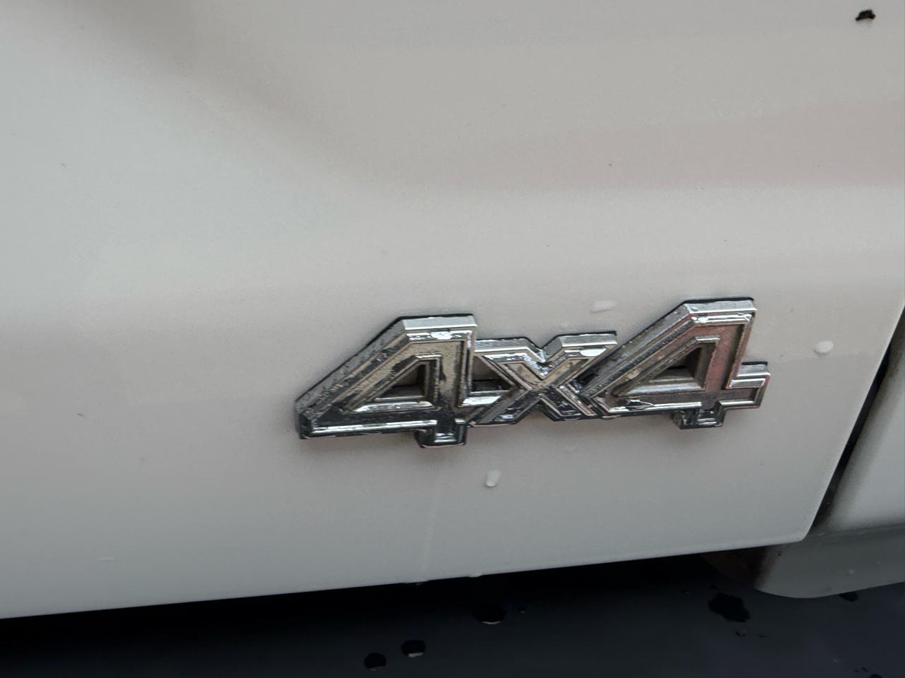 Nissan Titan XD 4WD Crew Cab SL Diesel 2017