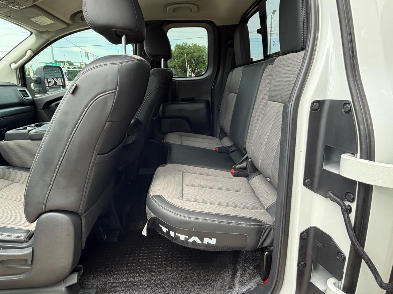 Nissan Titan XD 4WD Crew Cab SL Diesel 2017