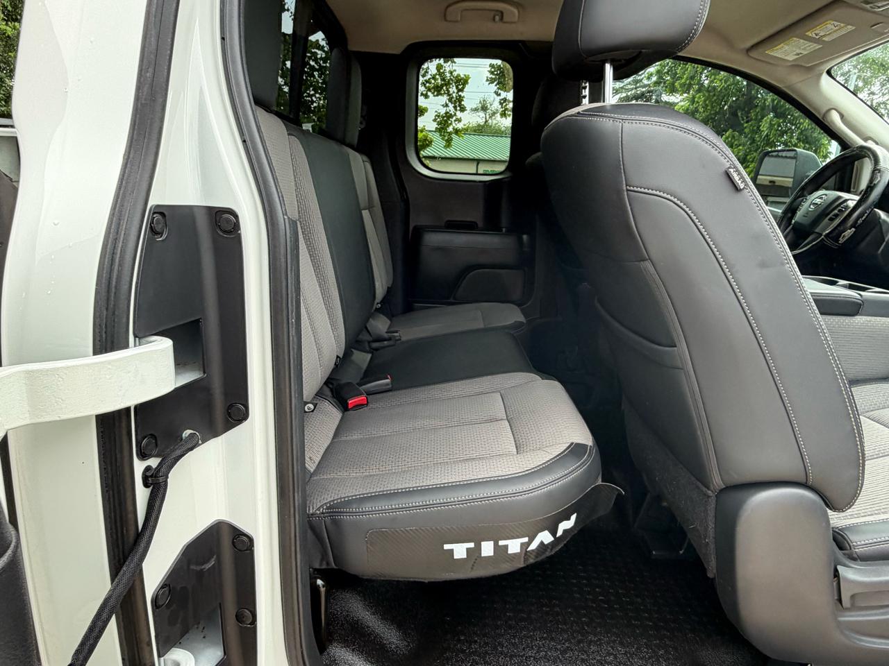 Nissan Titan XD 4WD Crew Cab SL Diesel 2017