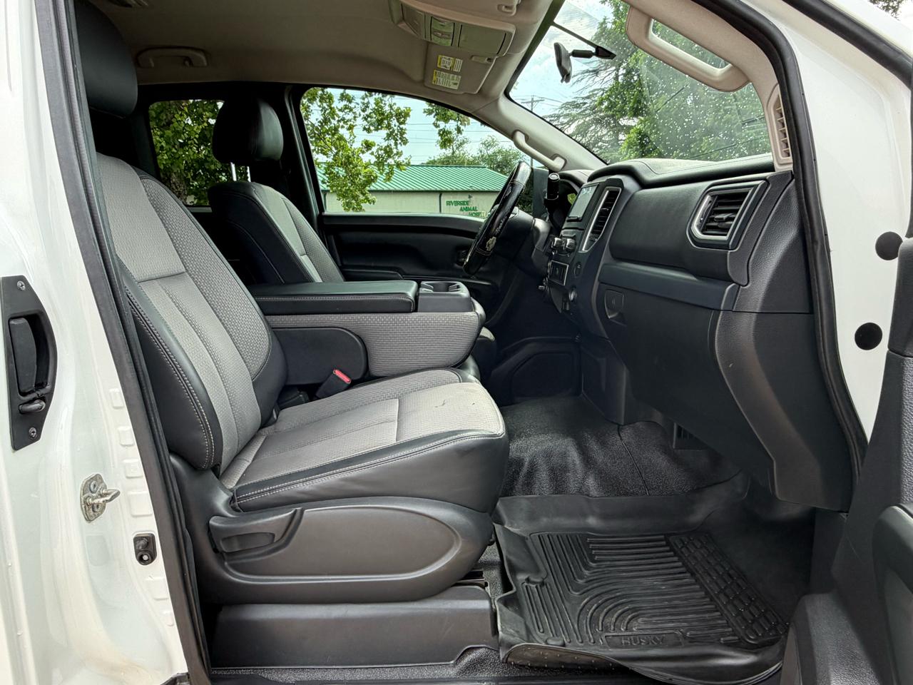 Nissan Titan XD 4WD Crew Cab SL Diesel 2017