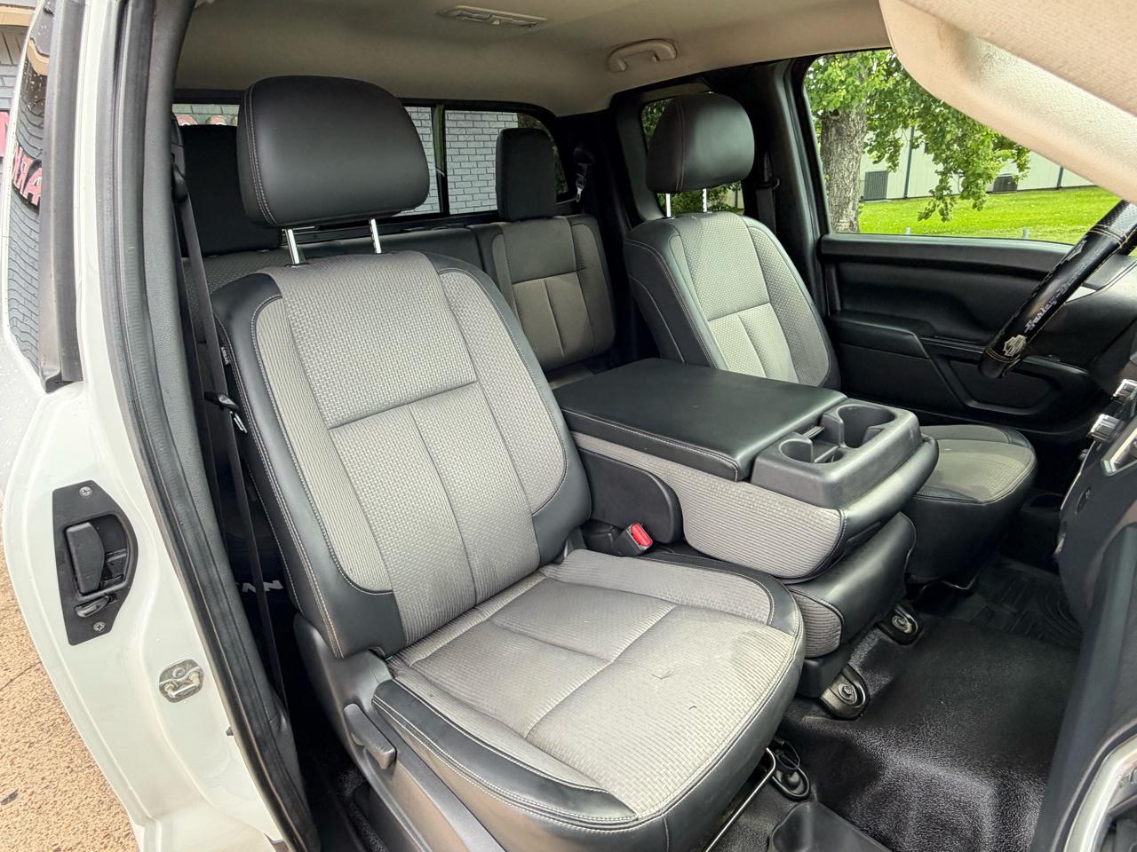 Nissan Titan XD 4WD Crew Cab SL Diesel 2017
